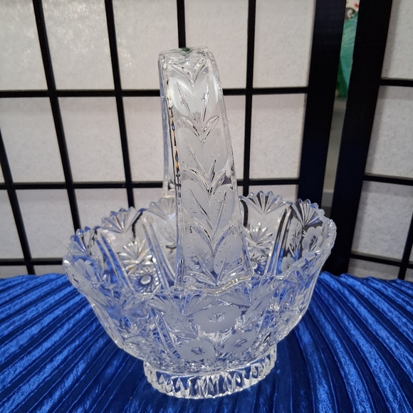 Elegant Crystal Basket with Floral Design - Picture 8 of 16